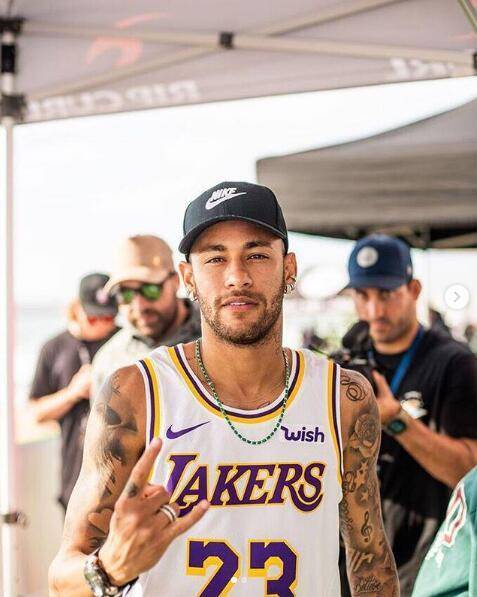 aV